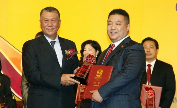 “世界杰出青年华商”颁奖仪式在澳门隆重举行 “世界杰出青年华商”颁奖仪式在澳门隆重举行